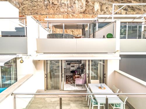Lomo Quiebre Apartamento | Puerto de Mogan - Luxe Apartment with roof terrace and sea view