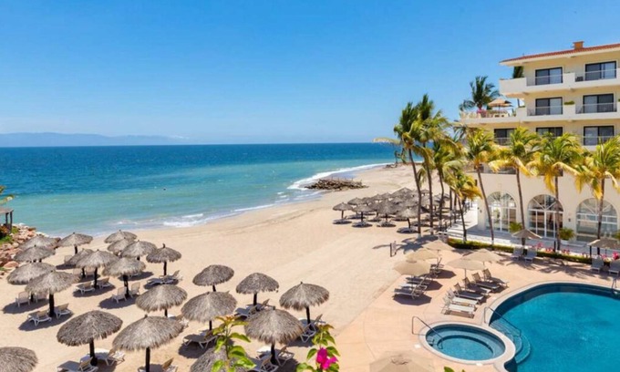Díaz Ordaz Complejo | Puerto Vallarta Paradise: 1 Bedroom Centrally Located & Steps from the Sand