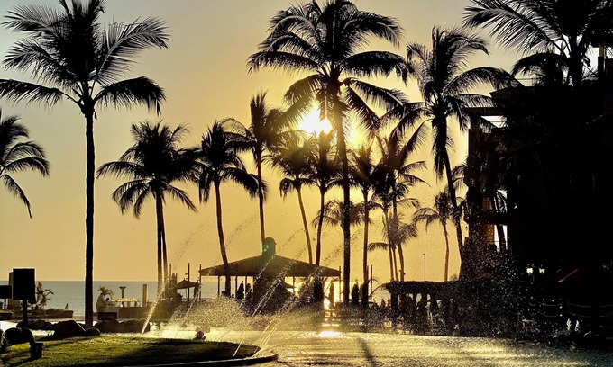 Zona hotelera Complejo | Puerto Vallarta, on the beach. Beautiful sunsets