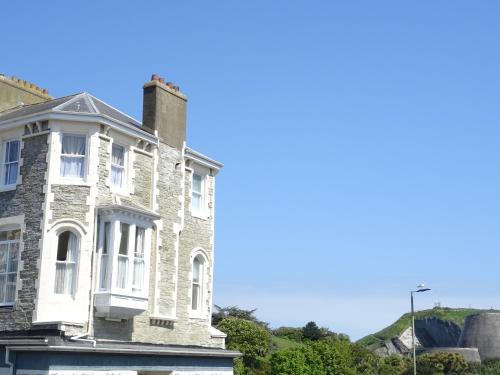 Hele Apartamento | Puffins Nest, close to Tunnels Beach & Harbour with Parking