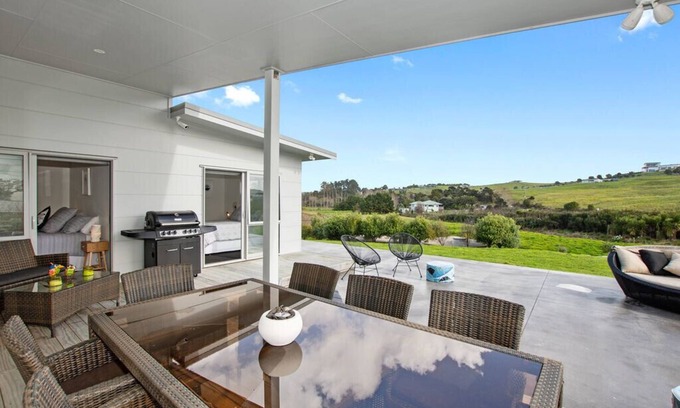 Mangawhai Cabaña | Pukeko Paradise - Mangawhai Heads Holiday Home