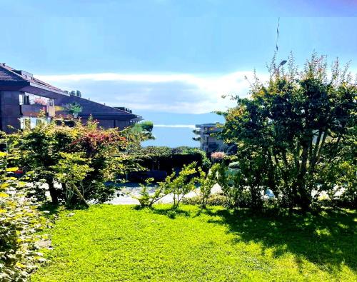 Pully Apartamento | PULLY LAUSANNE sunny apartment on lakeside street and direct bus to Lausanne train station