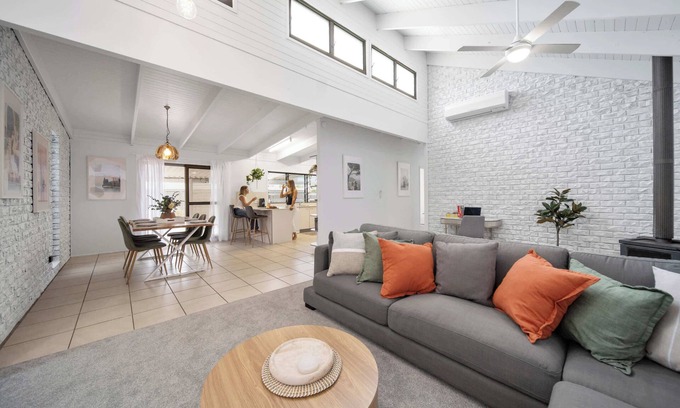 Golden Beach Casa | Pumicestone Beach House - 200m to the passage