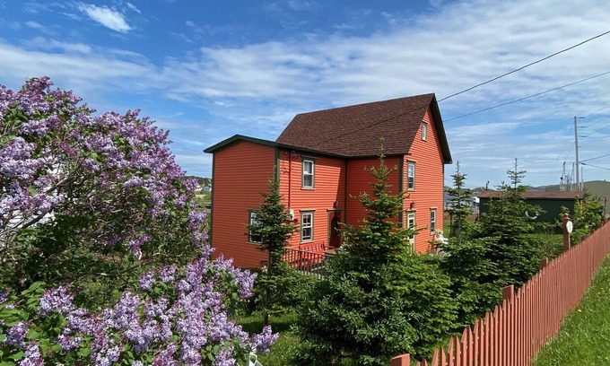 Twillingate Casa | Pumpkin House ~ a museum guesthouse experience