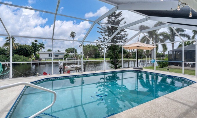Punta Gorda Casa | Punta Gorda 3-Bedroom Canalfront Pool Vacation Home with Dock