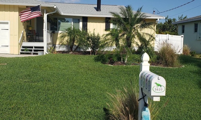 Charlotte Park Casa | Punta Gorda! Charming heated salt pool, dead end, on canal, access to Harbor!