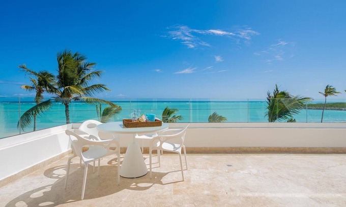 Cap Cana Marina Apartamento | Punta Palmera Beach Front With Private Cold Jacuzzi