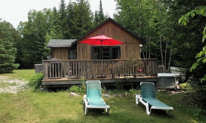 Youngs Point Cabaña | Puppy Love Cottage Retreat at the Lake Edge Cottages!