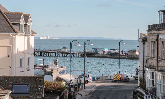 Swanage Cabaña | PURBECK HOTEL APARTMENTS - FLAT 5, pet friendly in Swanage