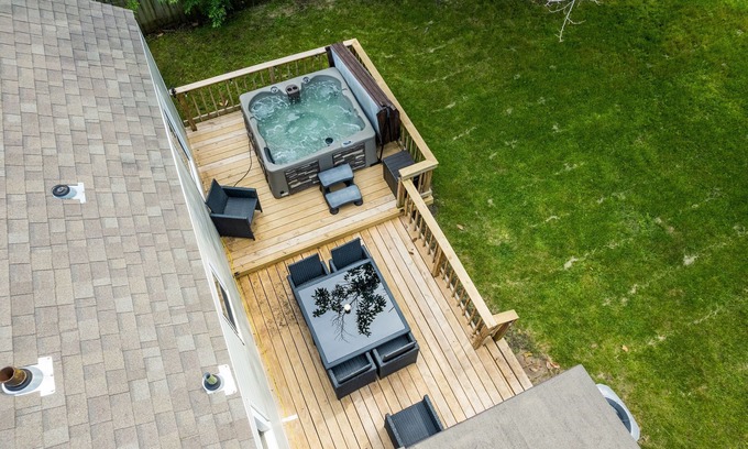 Sunrise Terrace Casa | Pure Comfort by the Expo; hot-tub, pets, families!