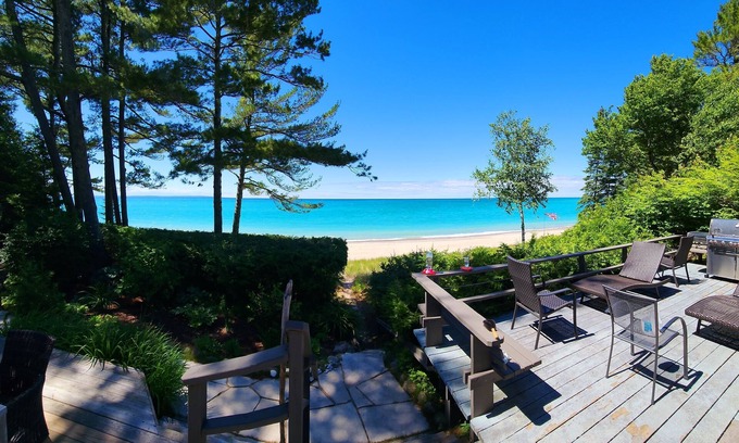 Leland Casa | Pure Lake Michigan Cottage Getaway Health retreat/Wellness at it's BEST.