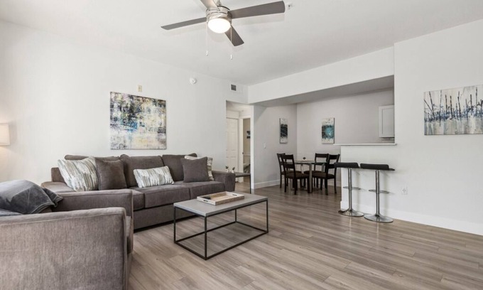 Arrowhead Ranch Apartamento | Pure Suites Furnished Two Bed Glendale Pool Gym