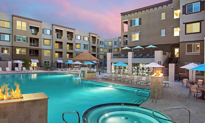 Desert Ridge Apartamento | Pure Suites One Bedroom Desert Ridge Gym Pool Pickleball Tennis Golf Simulator