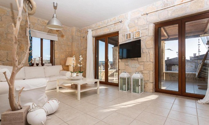 Siviri Casa | Pure White Suite Elani