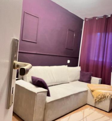 Rastpfuhl Apartamento | Purple Escape Balkon Netflix zentral