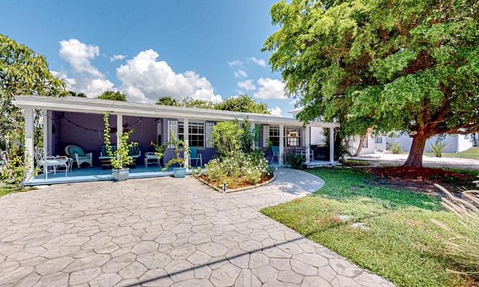 Isles of Capri Casa | Purple Pelican Cottage