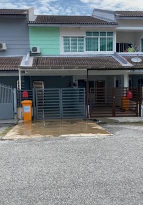 Sekinchan Casa | Purple TownHouse 9pax 3R2B Wifi