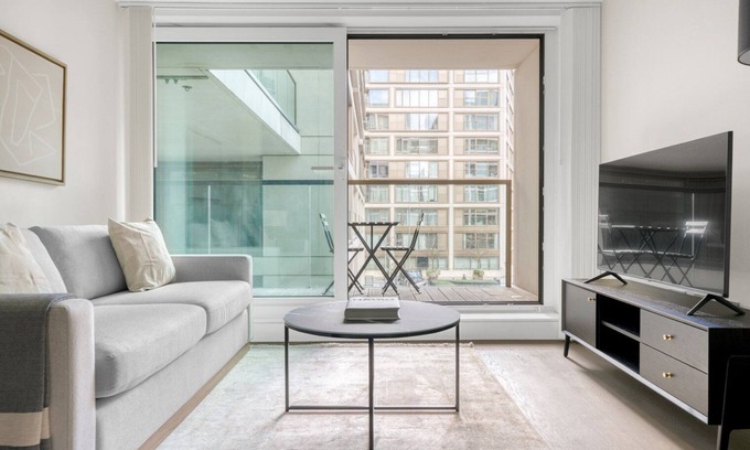 West Kensington Apartamento | Purpose Bulit Kensington 1BR w/ Balcony, 5 mins to Tube, by Blueground