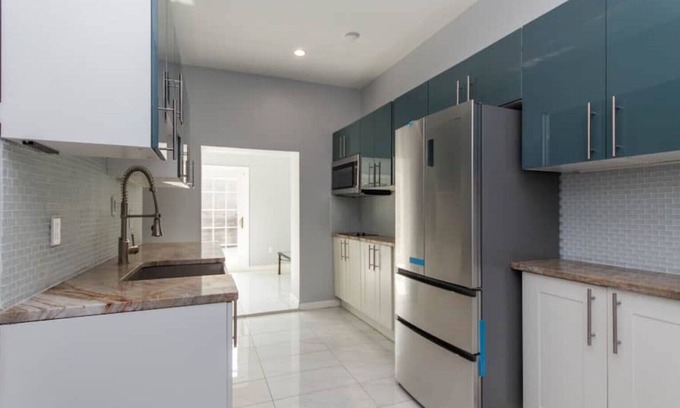 Spruce Hill Apartamento | Pvt. Patio. Walk to Penn. Free Park. 12-15 people
