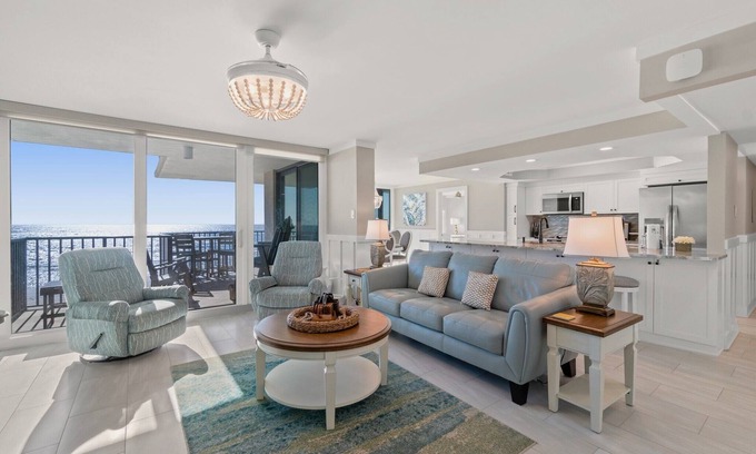 Crescent Beach Condominio | PW405! LUXURY Gulf Front Condo! FREE Beach Chairs!