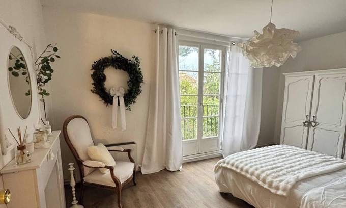 Saint-Hippolyte Casa | Quiet, renovated house. Pets welcome.