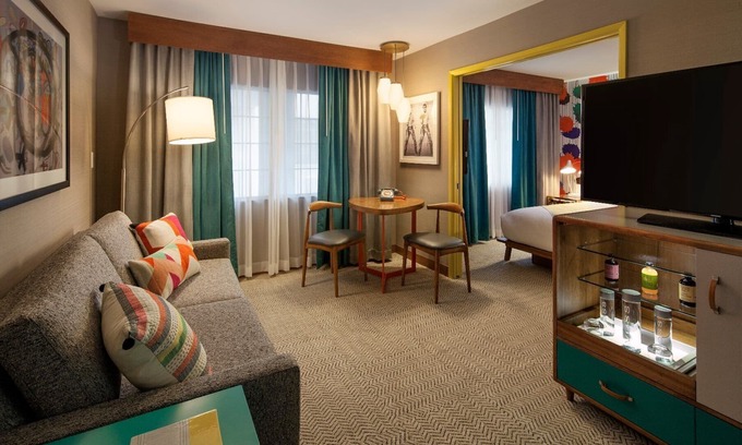 Venice Hotel | Quad (Courtyard) View King Suite at The Kinney Venice Beach!
