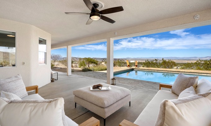 Indian Cove Casa | Modern poolside retreat, walking distance to JTNP, 360 degree panoramic bliss.