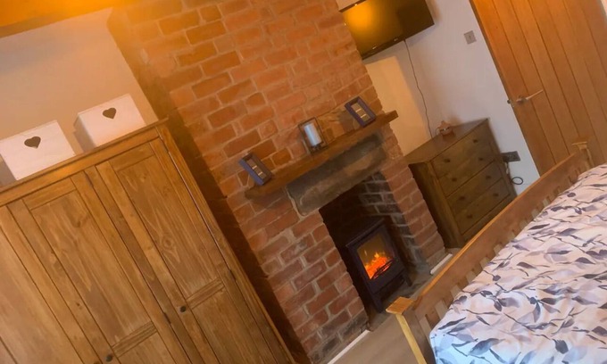 Pudsey Cabaña | Quaint 1 Bedroom cottage in Pudsey, Leeds
