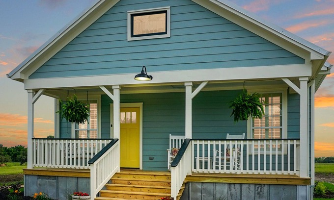 Brenham Casa | Quaint 1920's Bungalow in a beautiful rural setting.