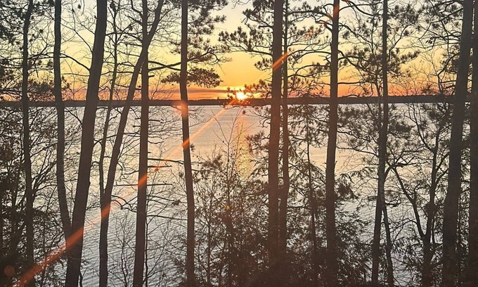 Lac du Flambeau Cabina | Quaint 2-bedroom Pan Abode Cedar Log cabin on FENCE LAKE in Lac du Flambeau.