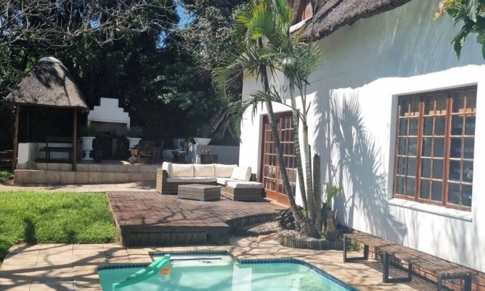 Beacon Bay Casa | Quaint 2-bedroom house in East London for a relaxing getaway @ quite Cul-de-sac