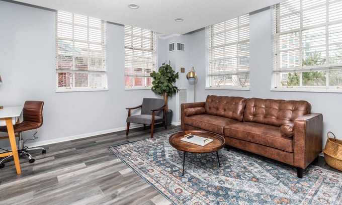 Thompson Square - Bunker Hill Apartamento | Quaint 2BR Condo in Charlestown