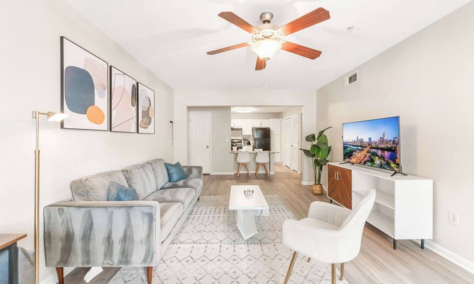 Pleasant Valley Apartamento | Quaint 2BR King Suite w Gym&Pool close to DT