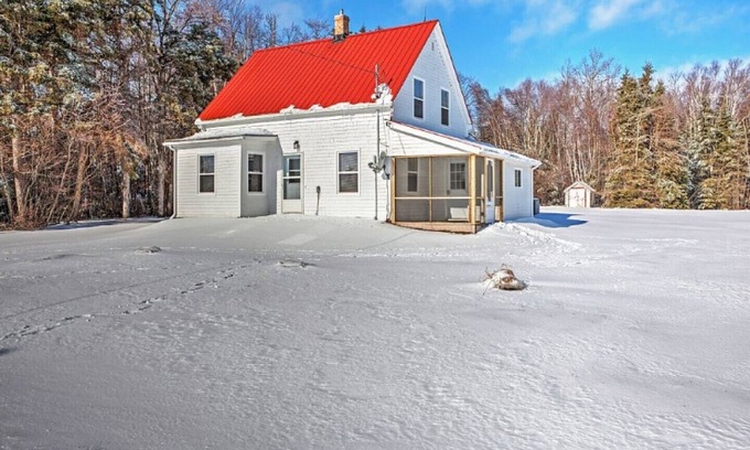 Murray Harbour Casa | Pintoresco Recientemente renovado 2BR Murray Harbor House W / Screened-en Porche