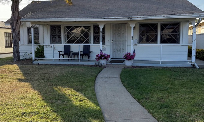 Sunset Park Casa | Quaint 3-bedroom house with AC in Santa Monica