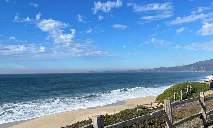 Half Moon Bay Casa | Quaint 3-bedroom house fenced yard firepit, WiFi HalfMoonBay 3 blocks from beach
