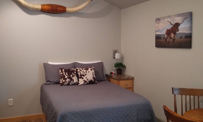Palestine Casa | Quaint and Cozy Cabin at The Ranch at Walston Springs