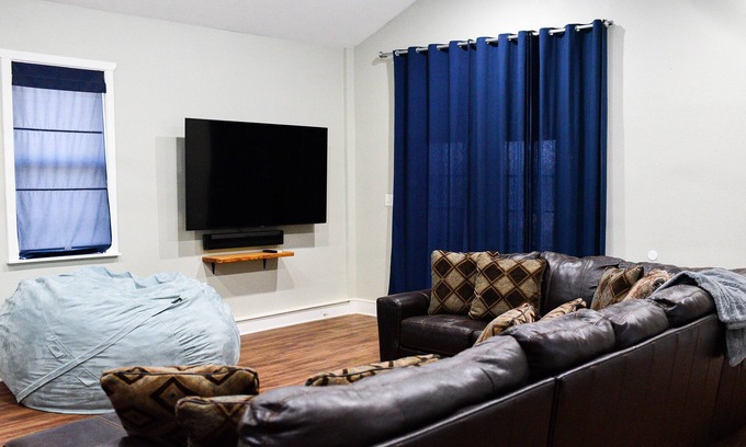 Turkey Casa | Quaint and Cozy Home in Turkey, TX. Huge game room.