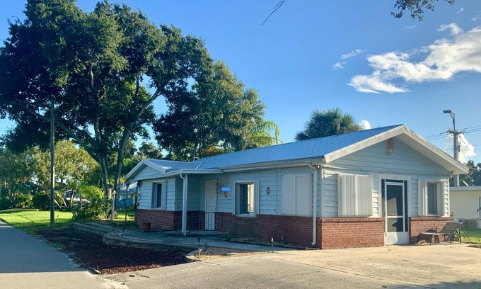Sebastian Casa | Quaint and quiet small fishing village, 960 sq ft home, convenient location!