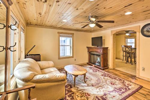 Boone Casa | Quaint Appalachian Getaway about 2 Mi to Boone!