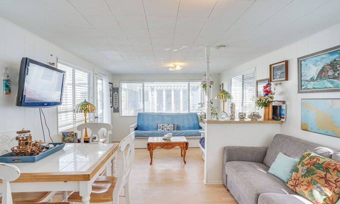 Avalon Cabaña | Quaint Avalon Cottage < Half-Mi to Beaches!