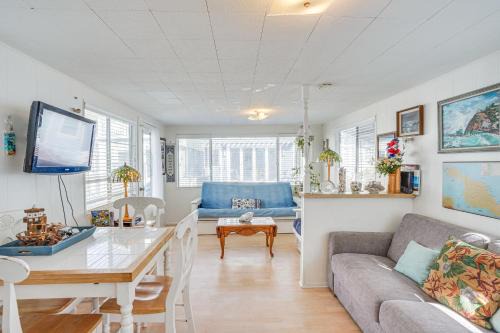 Avalon Casa | Quaint Avalon Cottage Less Than Half-Mi to Beaches!