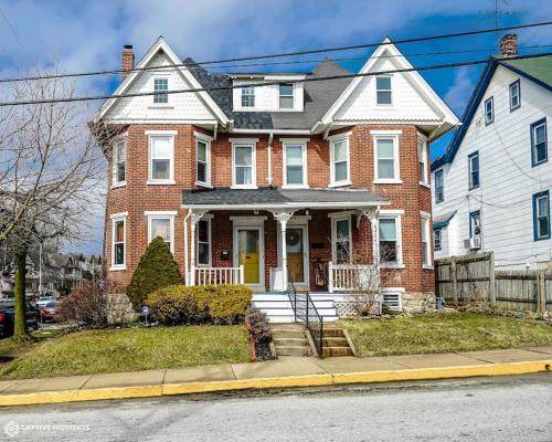 Kennett Square Casa | Quaint brick townhome in historic Kennett Square