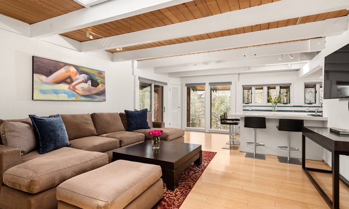 Mountain Valley Casa | Quaint Budget-Friendly Retreat with Aspen Charm