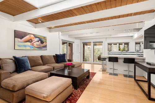 Mountain Valley Casa | Quaint Budget-friendly Retreat With Aspen Charm
