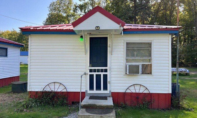 Westford Cabina | Quaint Cabin #3 - Pymatuning Lake