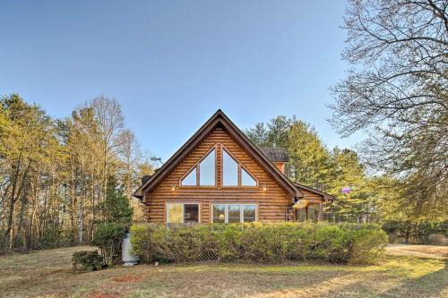 Sweetbriar Farms Casa | Quaint Cabin with Deck and Loft 10 Mi to Lake Lure!