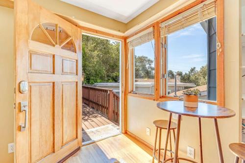 Carmel Woods Casa | Quaint Carmel - Bungalow Close to Beach