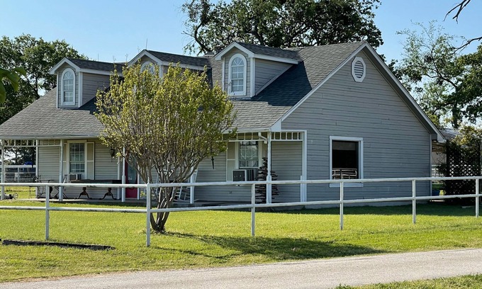 Weston Casa | Quaint Coach House on 50 acre horse ranch