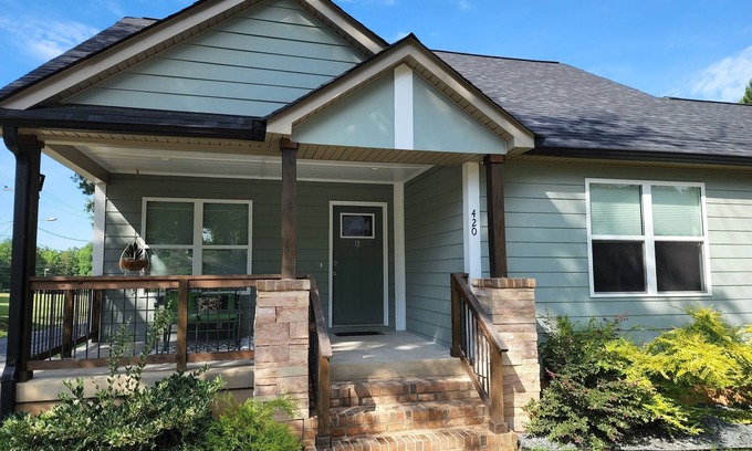 Waxhaw Casa | Quaint Condo in Waxhaw. Walking distance to all attractions!
